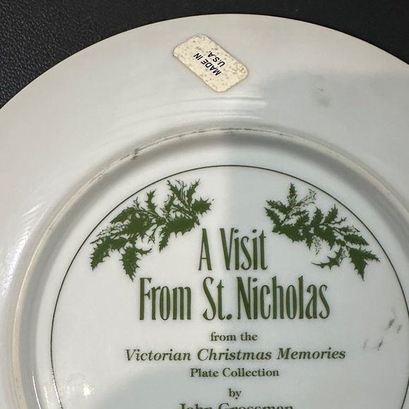 Festive Santa Holiday Decor Plate - Picture 2 of 4